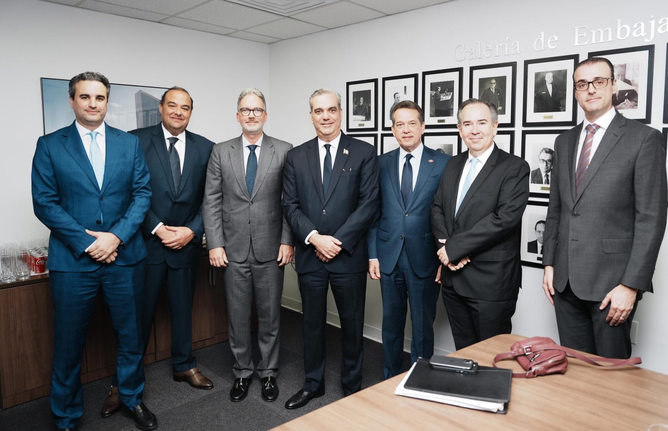 Delegación de ADIPLAST en una reunión institucional